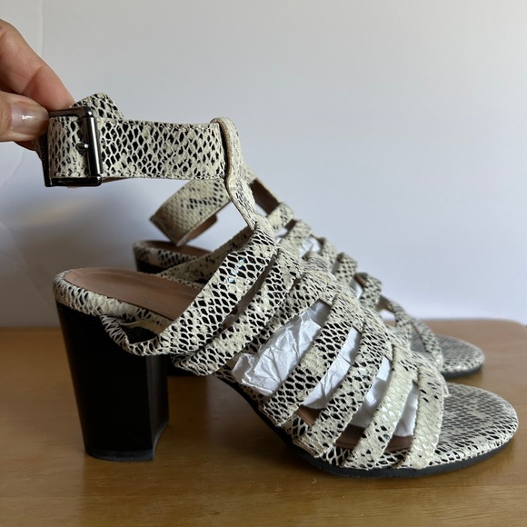Vionic Shoes - NWOT Vionic size 6.5 - Women's Black and White Strappy Sandals